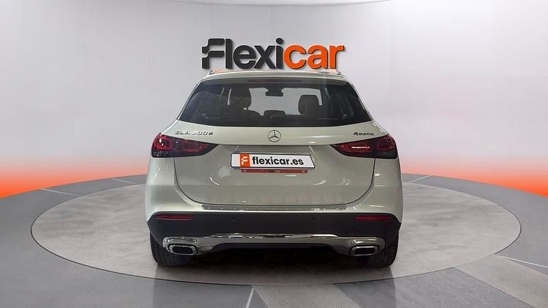 Usado Mercedes GLA200 150 CV (110 kW) 2021 Blanco SUV