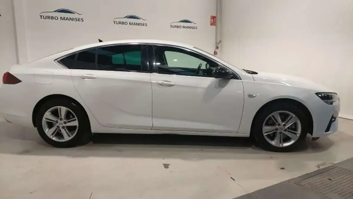 Usado Opel Insignia Business Elegance 122 CV (89 kW) 2022 Blanco Berlina