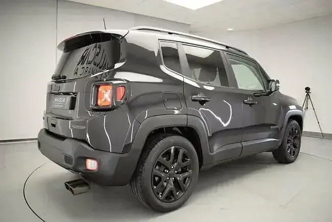 Usado Jeep Renegade Night Eagle 120 CV (88 kW) 2018 Negro SUV