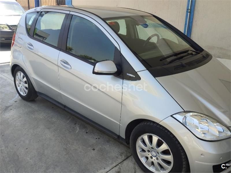Usado Mercedes A160 82 CV (60 kW) 2011 Gris / plata Monovolumen