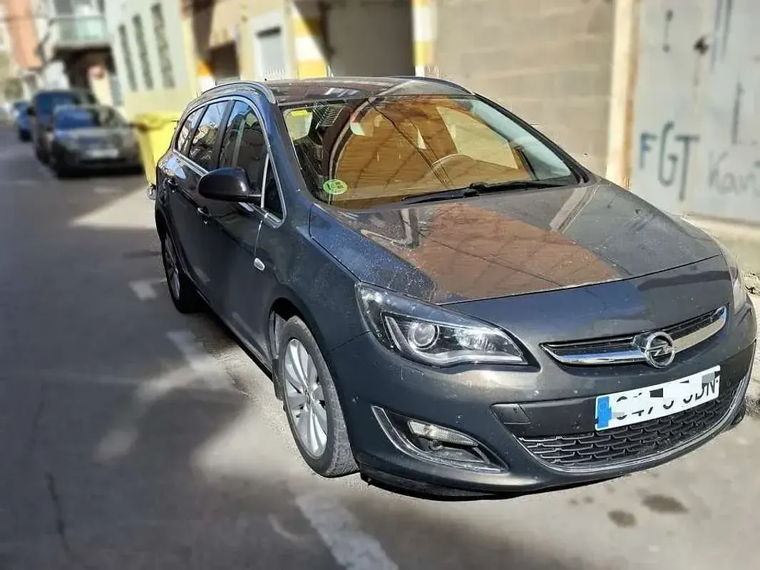 Usado Opel Astra Excellence 136 CV (100 kW) 2015 Gris Familiar
