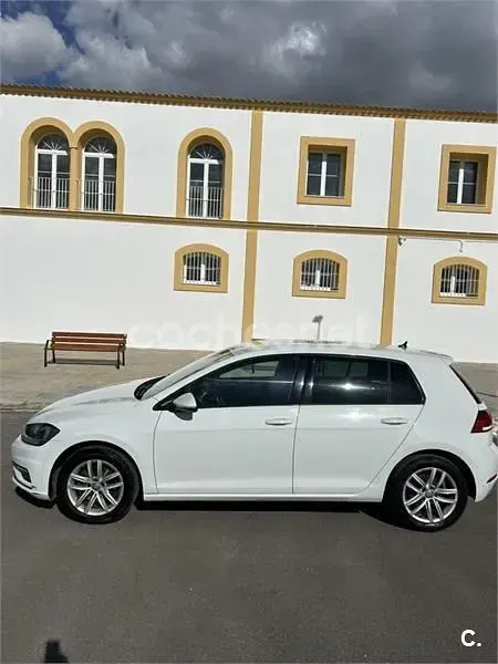 Usado VW Golf VII Advance 115 CV (84 kW) 2017 Blanco Berlina