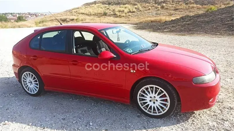 Usado Seat Leon FR 180 CV (132 kW) 2005 Rojo Utilitario