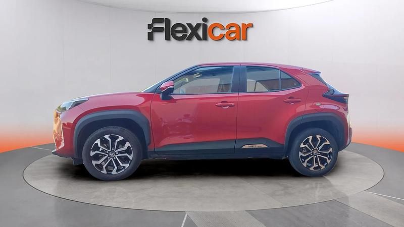 Usado Toyota Yaris Hybrid Active 116 CV (85 kW) 2024 Granate