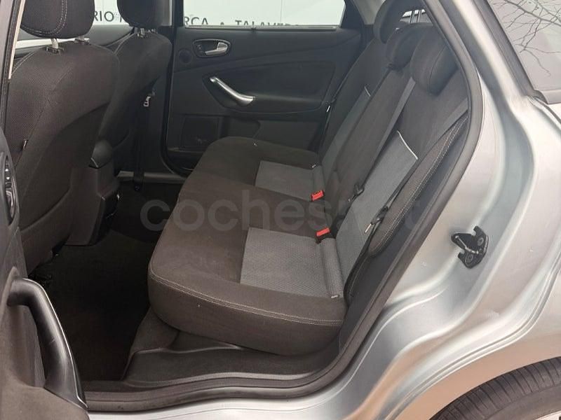 Usado Ford Mondeo Trend 125 CV (91 kW) 2010 Azul Berlina