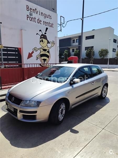 Usado Fiat Stilo Dynamic 103 CV (75 kW) 2002 Gris / plata Berlina