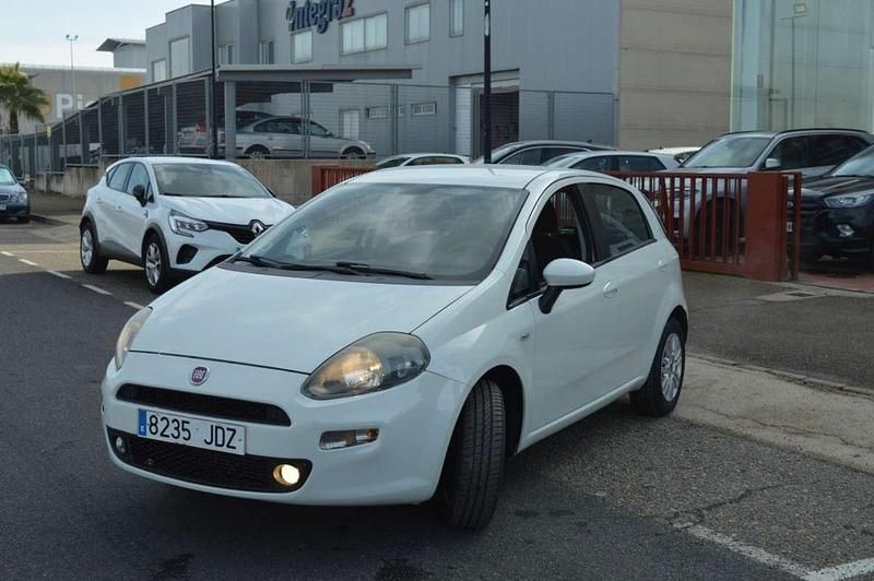Usado Fiat Punto Easy 75 CV (55 kW) 2015 Blanco Utilitario
