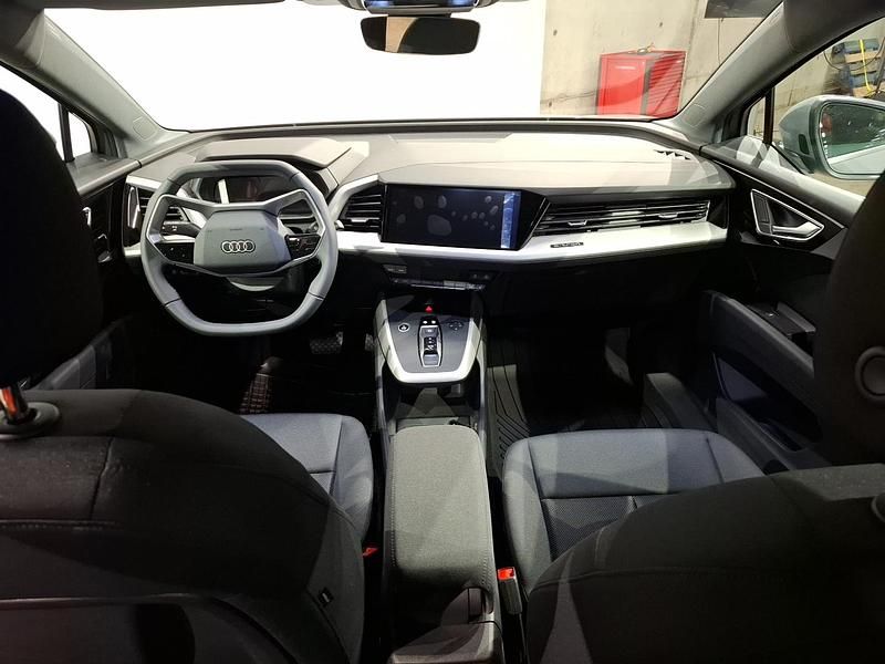 Usado Audi Q4 e-tron Sport 150 kW (204 CV) 2025 Gris balasto SUV
