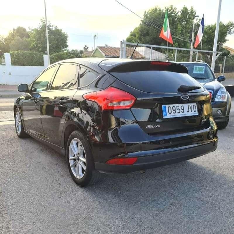 Usado Ford Focus Trend+ 125 CV (91 kW) 2016 Negro Utilitario
