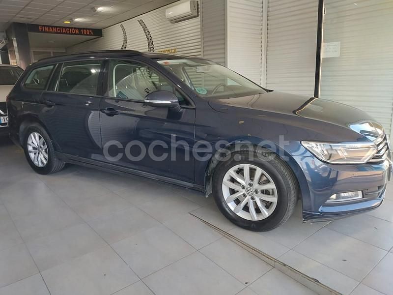 Azul Usado 2016 VW Passat Advance Familiar | 10.900 € (Precio justo) - Imagen 1/4