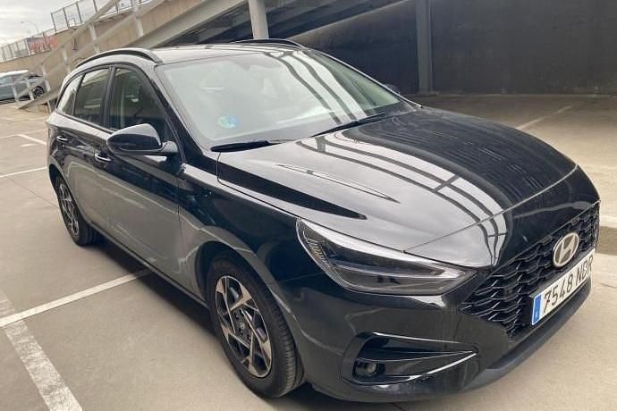 Usado Hyundai i30 101 CV (74 kW) 2025 Negro Familiar