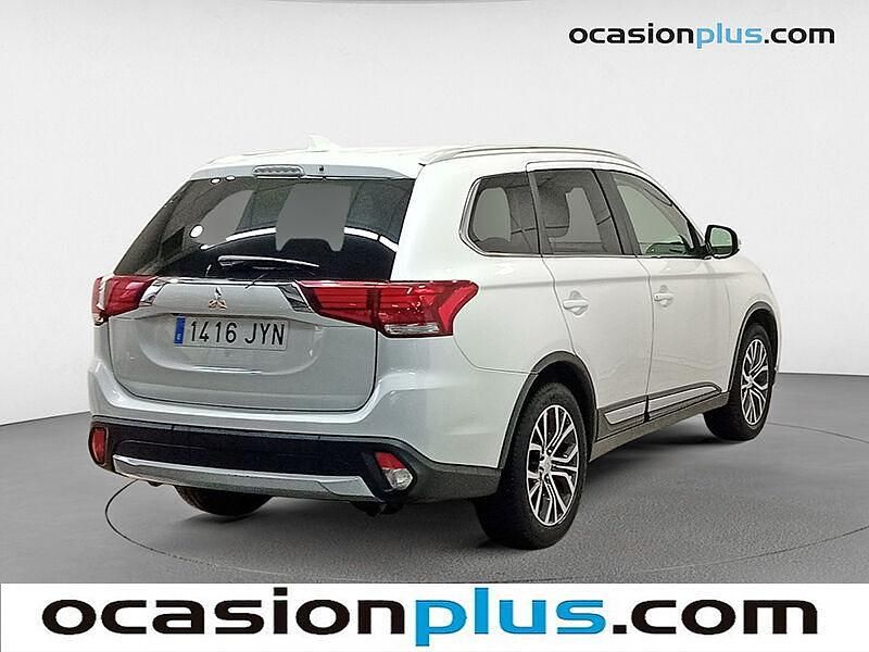Usado Mitsubishi Outlander Motion 150 CV (110 kW) 2017 Blanco SUV
