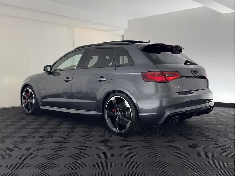 Usado Audi RS3 367 CV (269 kW) 2016 Gris / plata Berlina