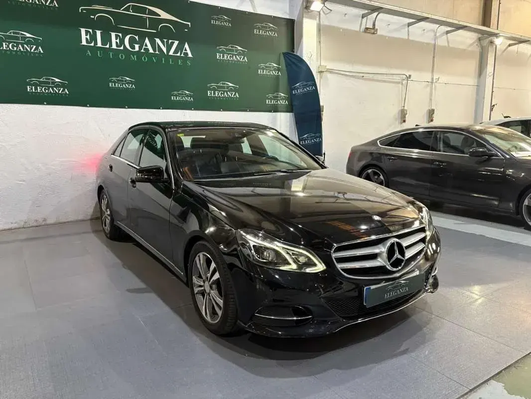 Usado Mercedes E220 Elegance 170 CV (125 kW) 2014 Negro Berlina