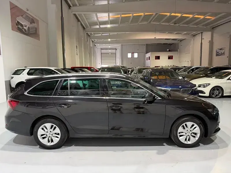 Usado Skoda Octavia Selection 115 CV (84 kW) 2023 Negro Familiar