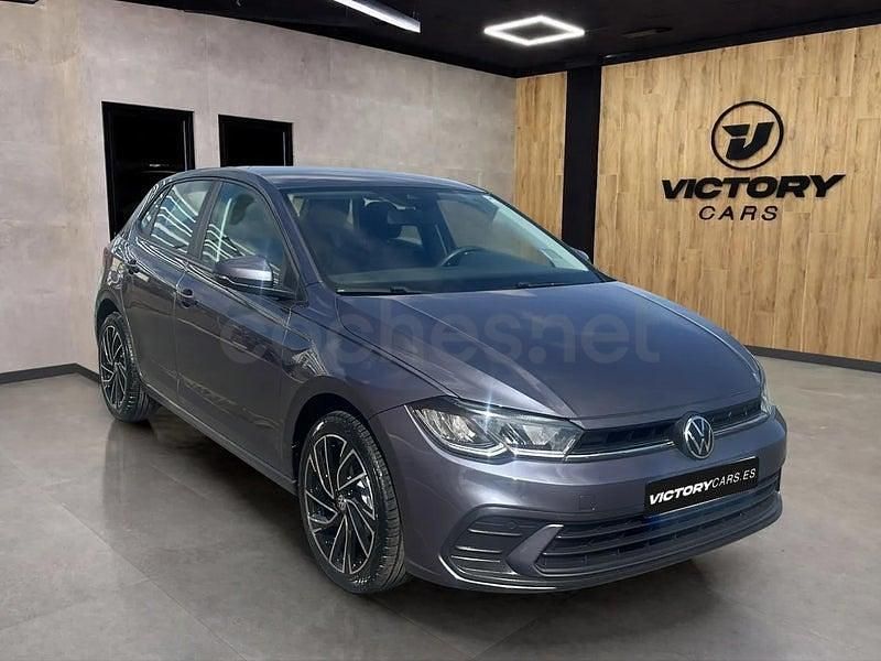 Usado VW Polo 95 CV (69 kW) 2021 Gris / plata Berlina