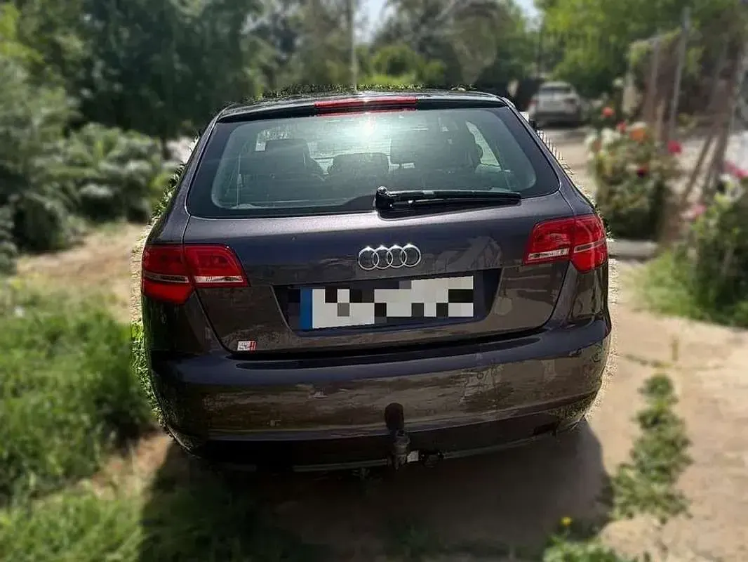 Usado Audi A3 Sportback Attraction 105 CV (77 kW) 2011 Negro Utilitario