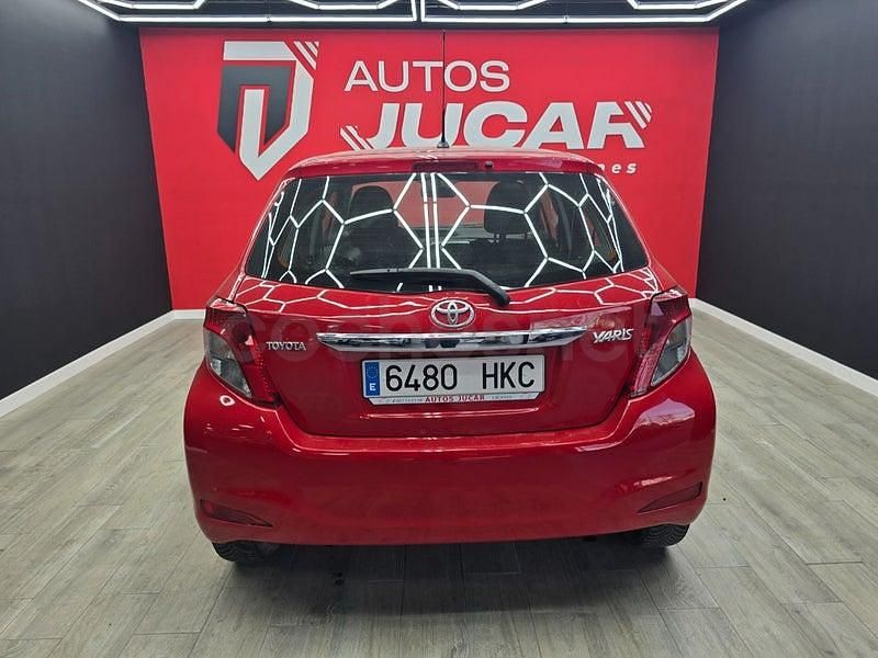 Usado Toyota Yaris Active 90 CV (66 kW) 2012 Rojo Utilitario