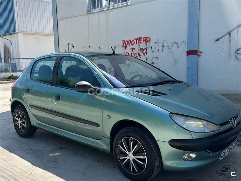 Usado Peugeot 206 70 CV (51 kW) 1999 Azul Utilitario