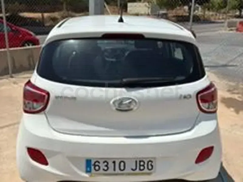 Usado Hyundai i10 66 CV (48 kW) 2014 Blanco Utilitario