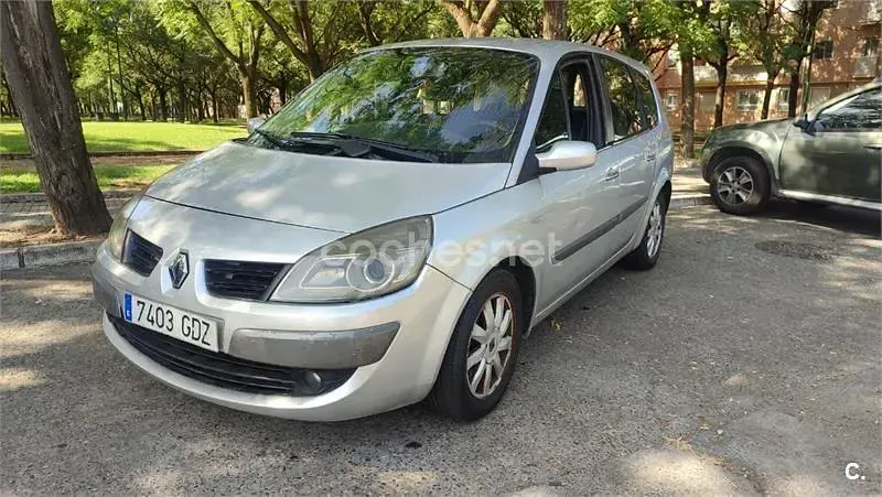 Usado Renault Grand Scénic II Dynamique 105 CV (77 kW) 2008 Gris / plata Monovolumen