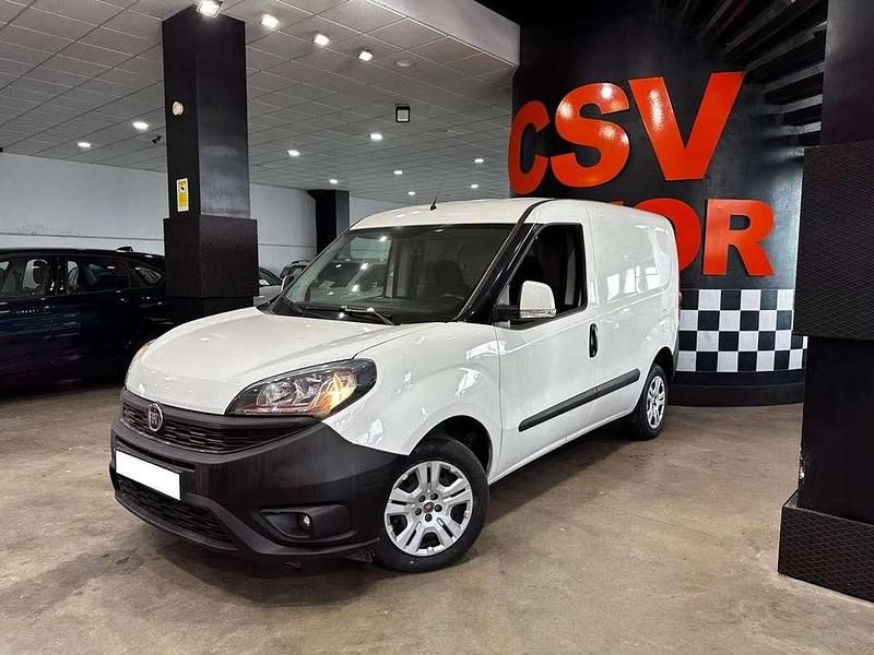 Usado Fiat Doblò 95 CV (69 kW) 2021 Blanco Monovolumen