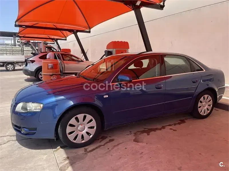 Usado Audi A4 115 CV (84 kW) 2006 Azul Berlina
