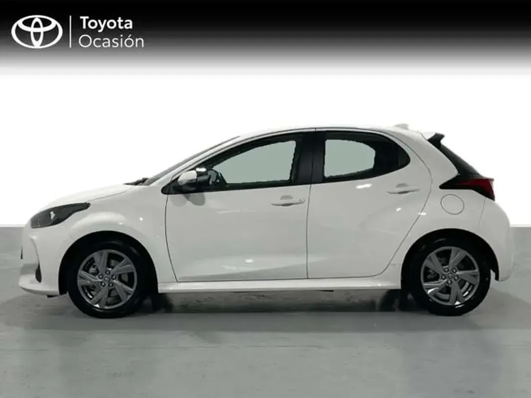 Usado Toyota Yaris Active 116 CV (85 kW) 2024 Blanco Utilitario