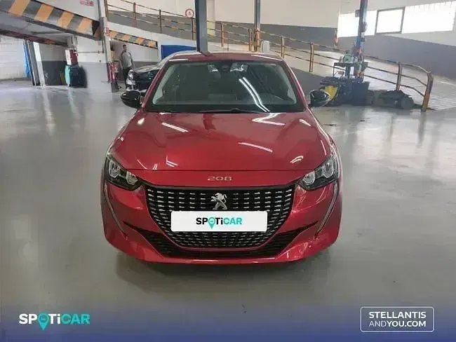 Usado Peugeot 208 Active 100 CV (73 kW) 2022 Rojo Utilitario