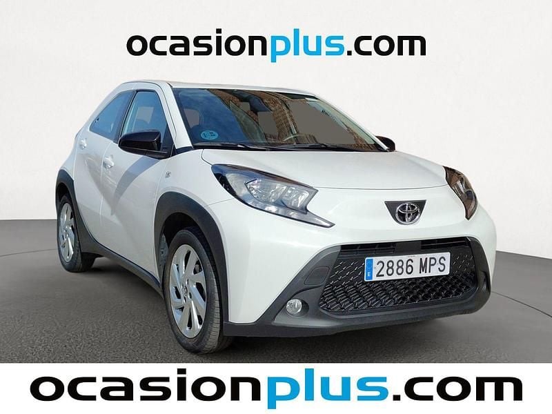 Usado Toyota Aygo X Play 72 CV (52 kW) 2024 Blanco SUV