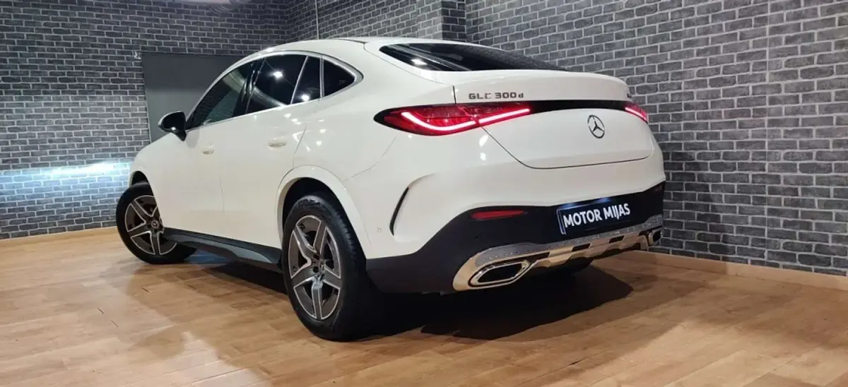 Usado Mercedes GLC300 269 CV (197 kW) 2024 Blanco Coupe