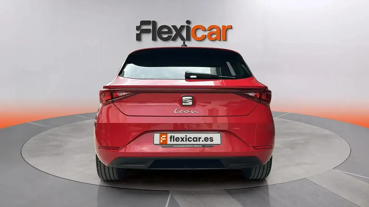 Usado Seat Leon XCELLENCE 150 CV (110 kW) 2022 Rojo Berlina