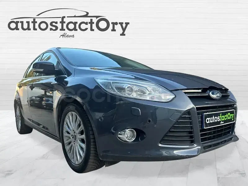 Usado Ford Focus Trend 125 CV (91 kW) 2014 Gris / plata Familiar