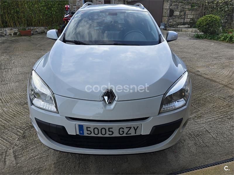 Usado Renault Mégane GrandTour Dynamique 105 CV (77 kW) 2010 Blanco Familiar