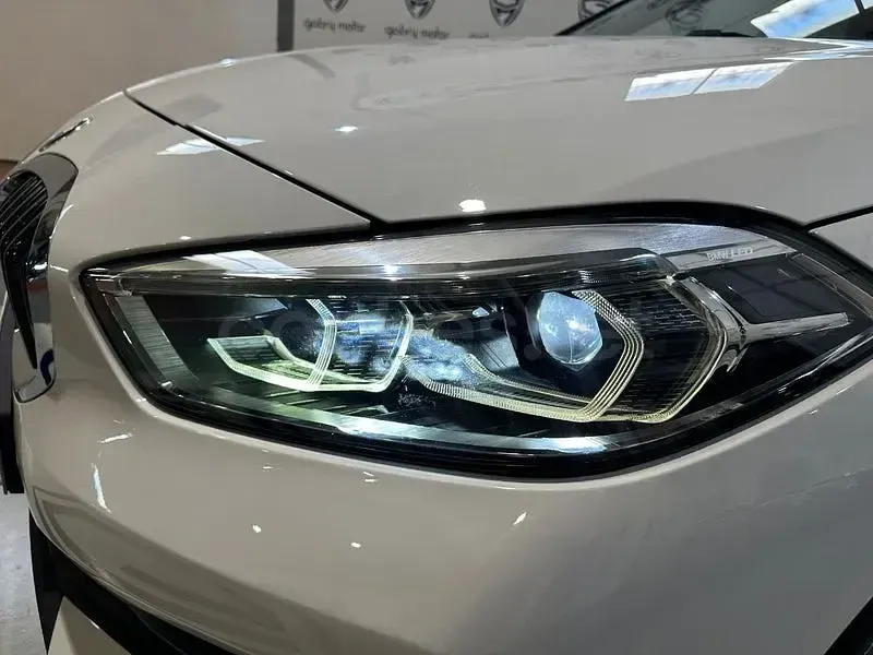 Usado BMW 118 150 CV (110 kW) 2022 Blanco Utilitario