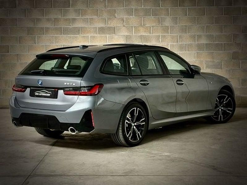 Usado BMW 330e Comfort Edition 292 CV (214 kW) 2024 Gris / plata Familiar
