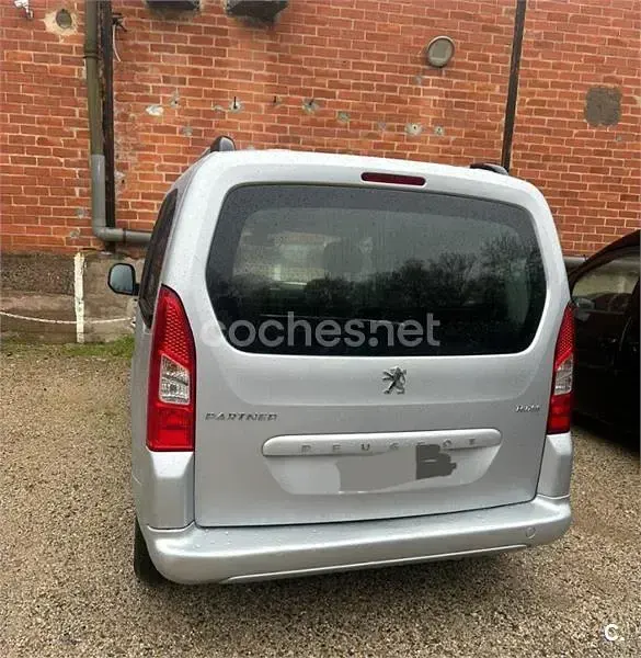 Usado Peugeot Partner Tepee Active 92 CV (67 kW) 2010 Gris / plata Monovolumen