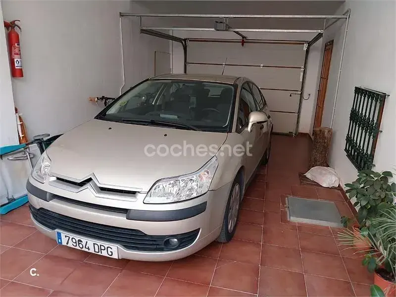 Usado Citroën C4 110 CV (80 kW) 2005 Beige Berlina