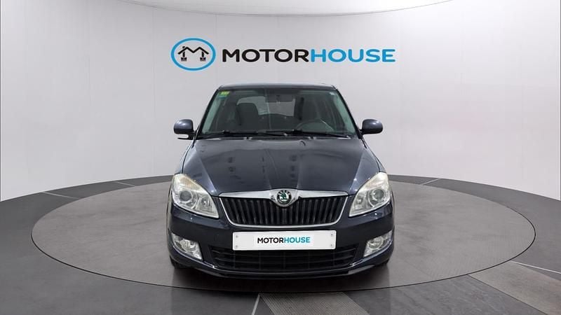 Usado Skoda Fabia Ambition 75 CV (55 kW) 2012 Azul Berlina