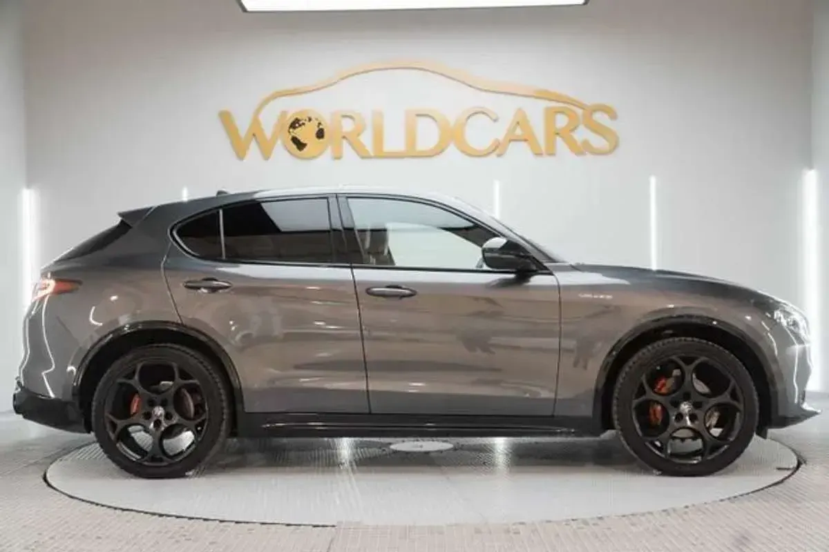 Usado Alfa Romeo Stelvio Veloce 211 CV (155 kW) 2023 Gris SUV