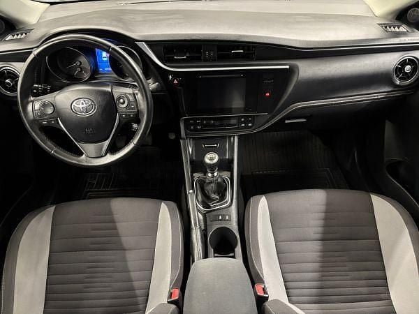 Usado Toyota Auris Active 116 CV (85 kW) 2017 Blanco Familiar