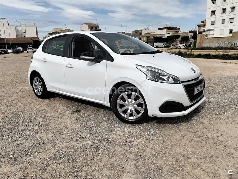 Usado Peugeot 208 Signature Sky 99 CV (72 kW) 2018 Blanco Utilitario