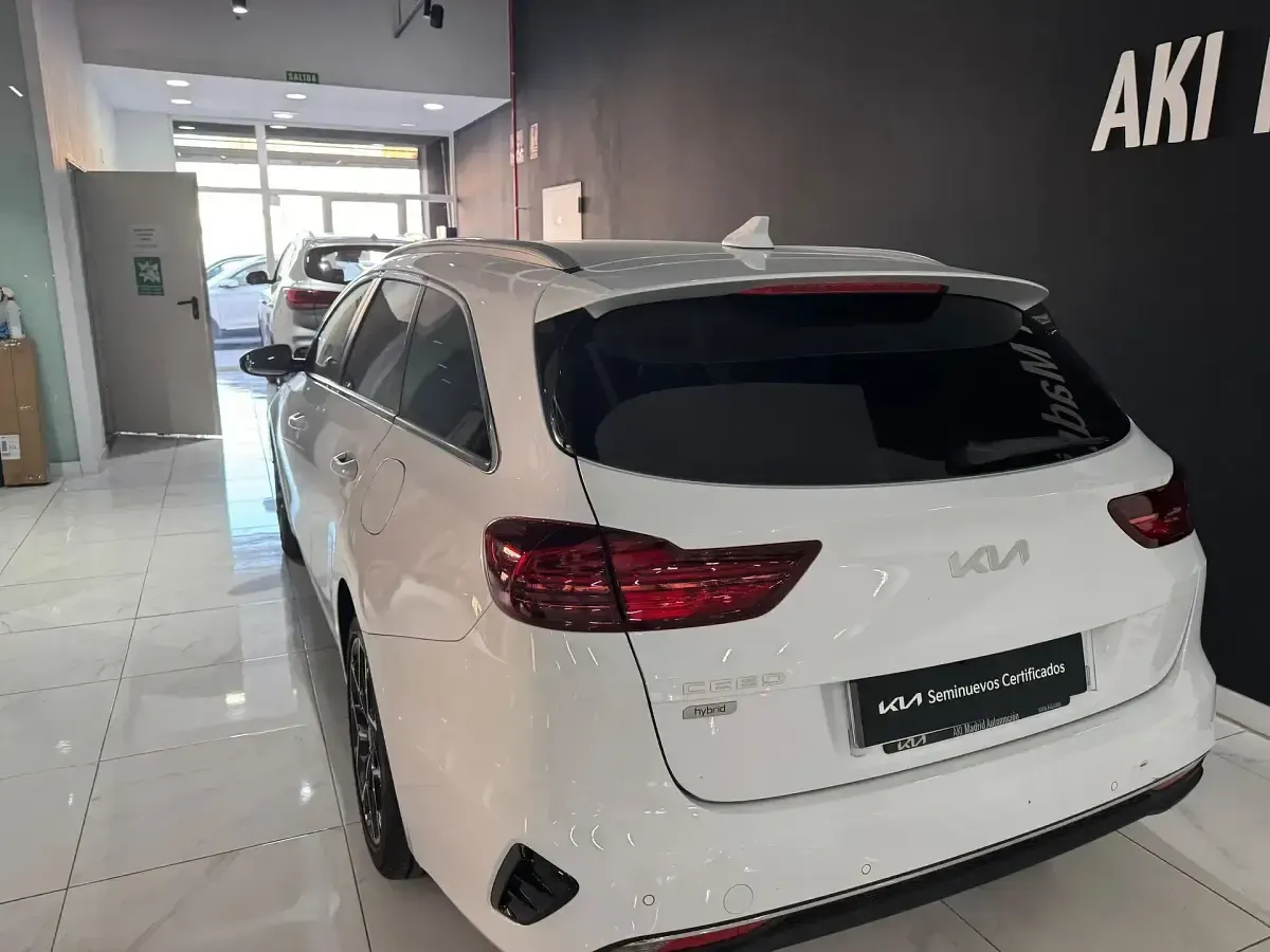 Usado Kia Ceed Style 100 CV (73 kW) 2025 Blanco Utilitario