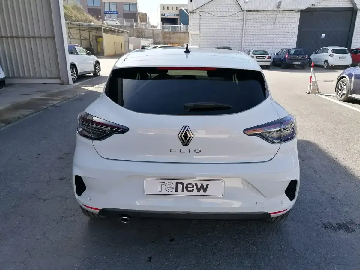 Usado Renault Clio V Techno 90 CV (66 kW) 2023 Blanco Berlina