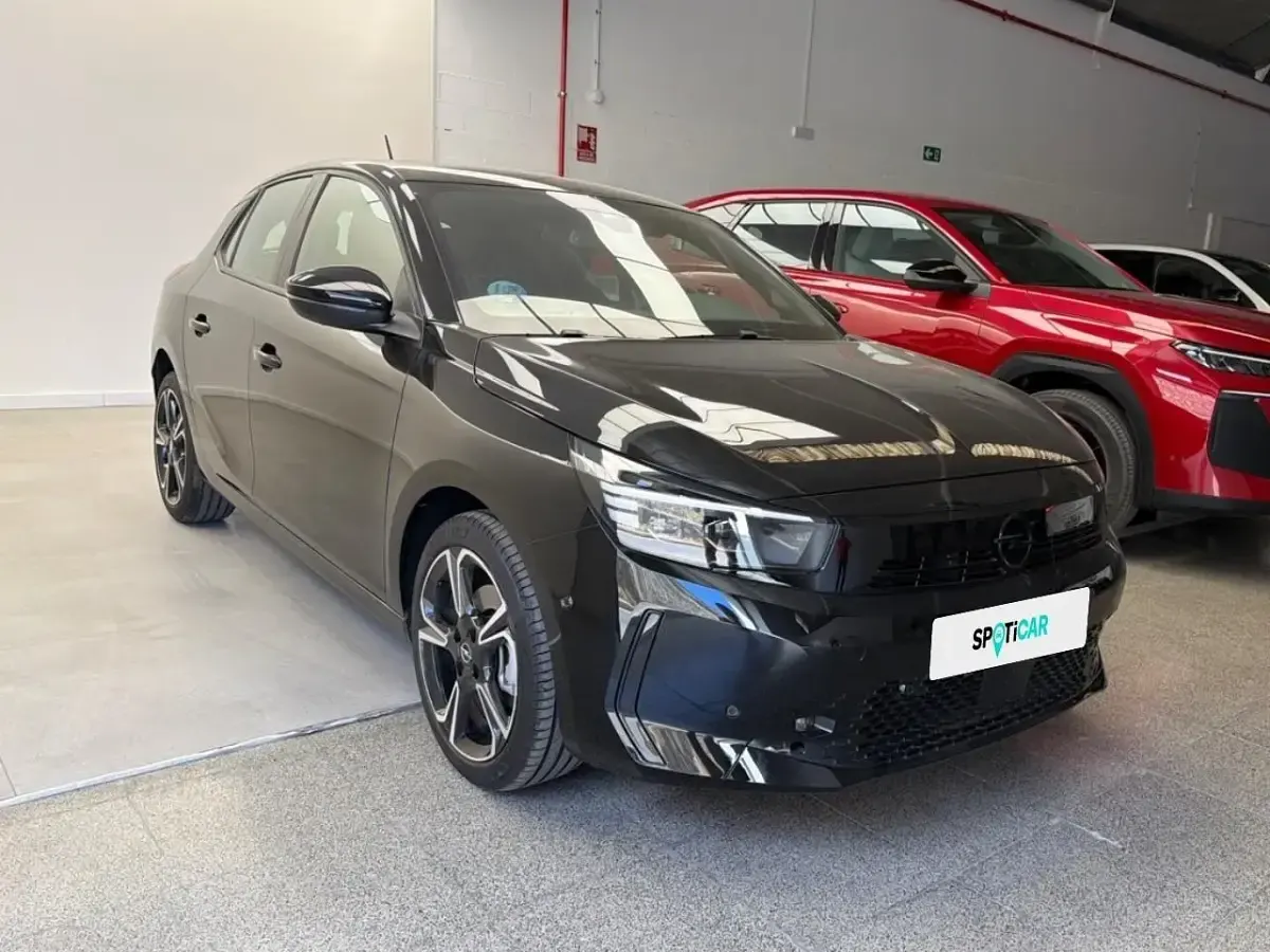 Usado Opel Corsa 110 CV (80 kW) 2025 Negro Utilitario