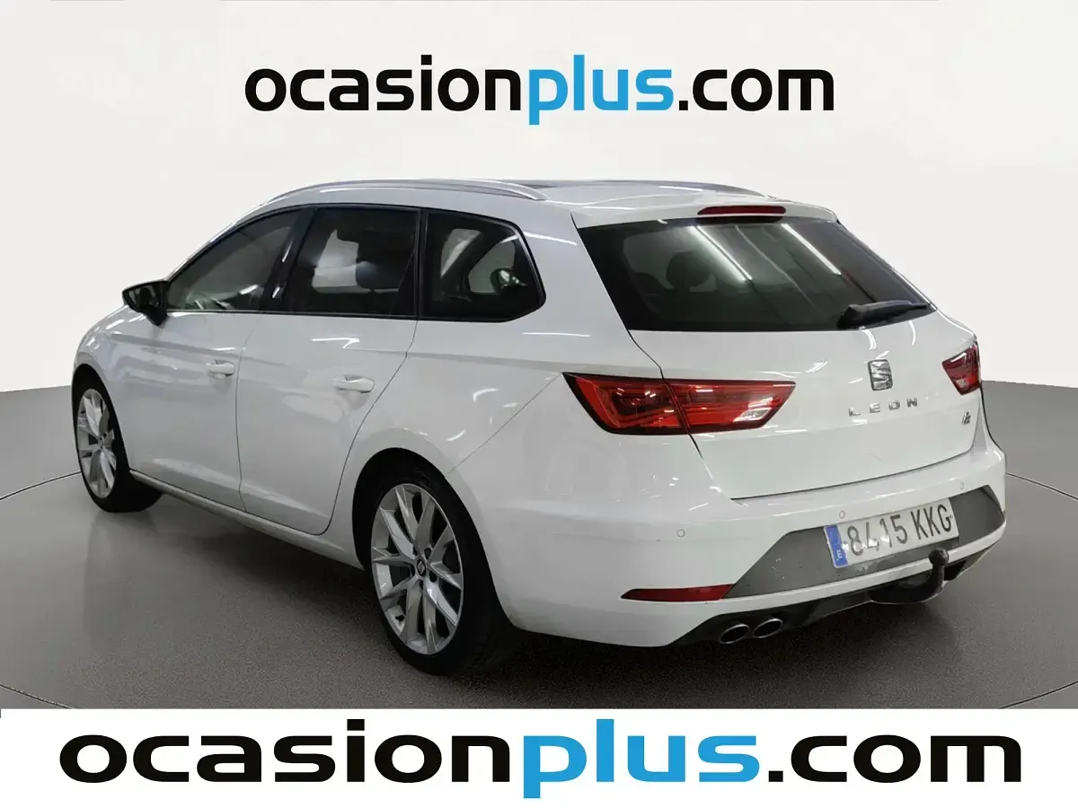 Usado Seat Leon FR 125 CV (91 kW) 2018 Blanco Monovolumen