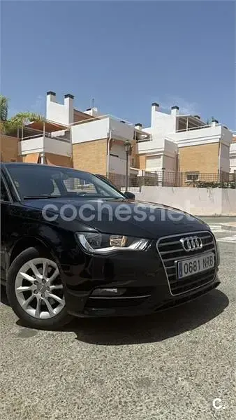 Usado Audi A3 Attraction 125 CV (91 kW) 2012 Negro Utilitario