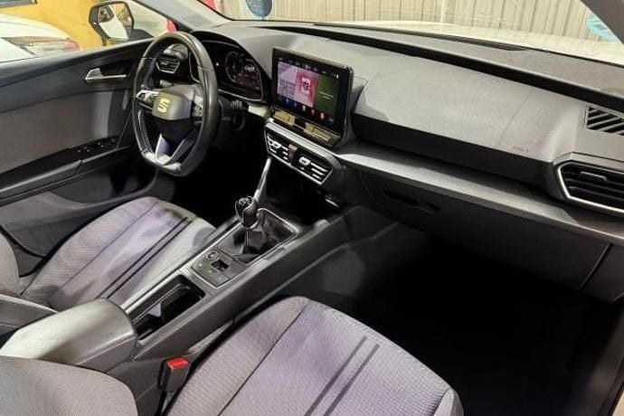 Usado Seat Leon Style 116 CV (85 kW) 2021 Blanco Utilitario
