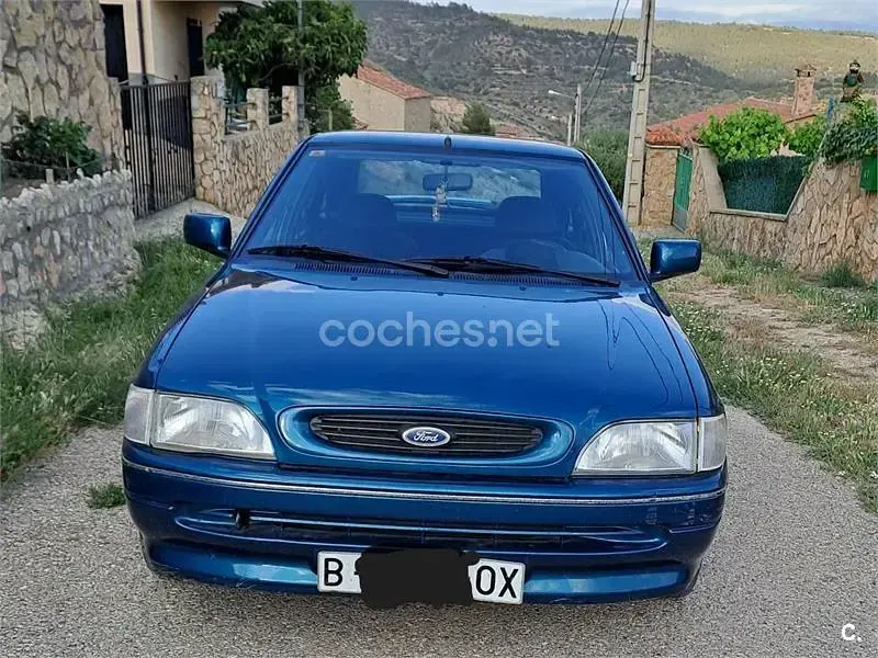 Usado Ford Escort 90 CV (66 kW) 1994 Azul Berlina