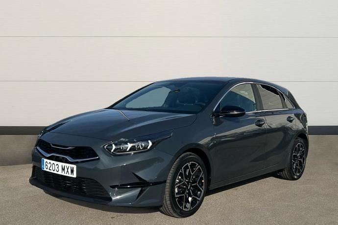 Usado Kia Ceed Style 101 CV (74 kW) 2025 Gris Utilitario